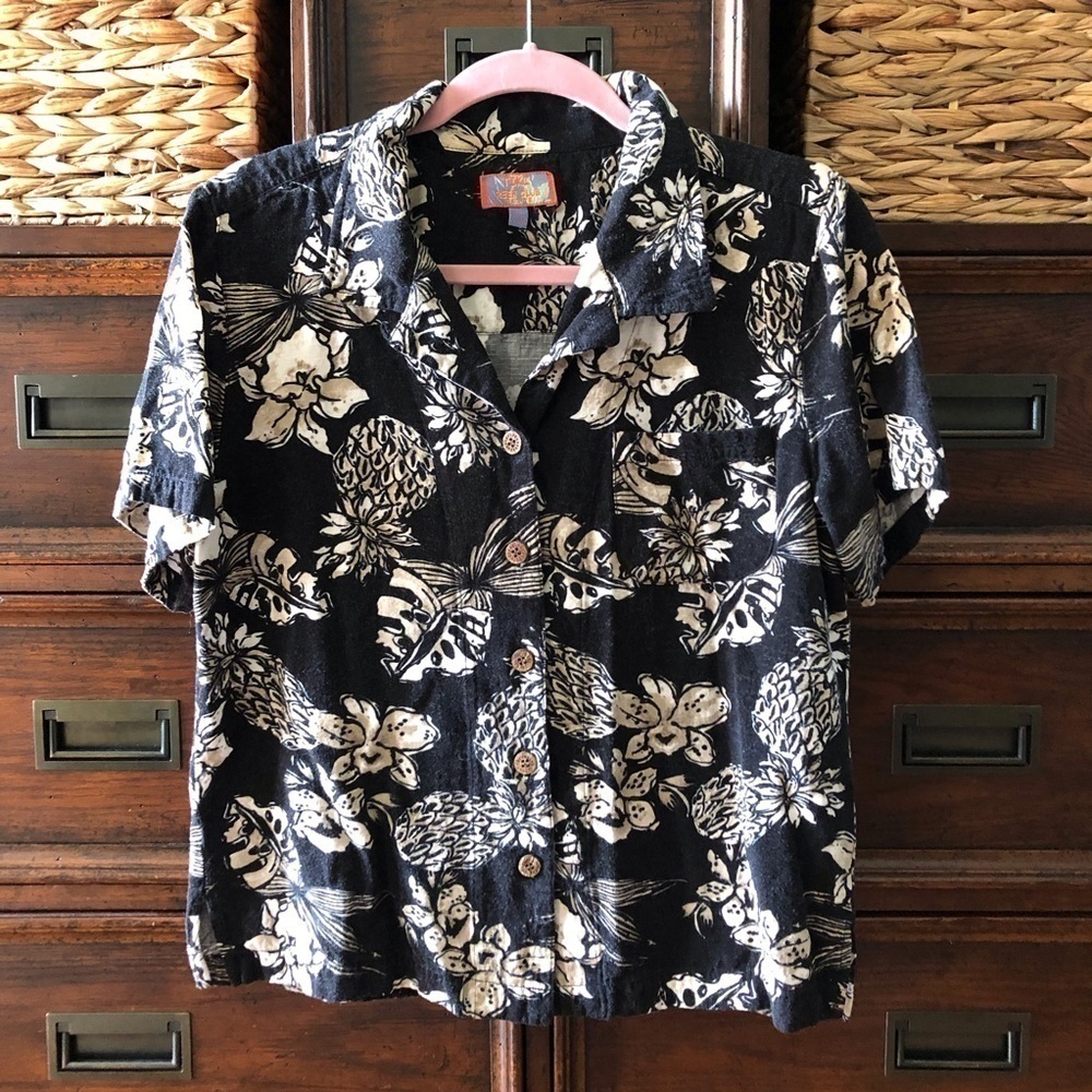 Tiki Reef Club black Hawaiian button down short sleeve shirt in size LP